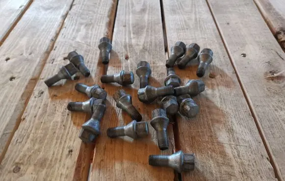 Fiat 500L Nuts/bolts 