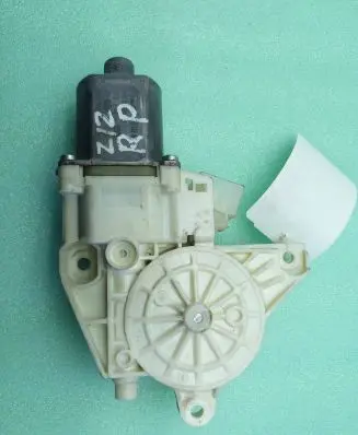 Mercedes-Benz E W212 Front door window regulator motor A2048200242
