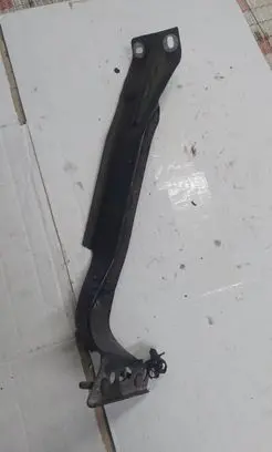 Audi A4 S4 B8 8K Fender mounting bracket 8K0821136