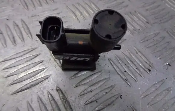 Toyota Corolla Verso E121 Vacuum valve 90910-12232