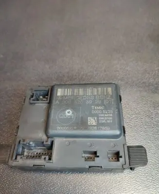 Mercedes-Benz Sprinter W901 W902 W903 W904 Door control unit/module A9068203926