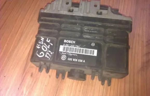 Volkswagen Golf III Engine control unit/module 0261200764