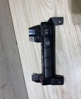 Nissan Juke II F16 A set of switches 