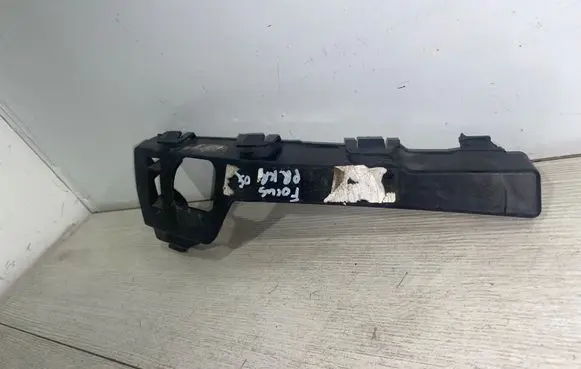 Ford Focus Front bumper mounting bracket 4M5117E856AC
