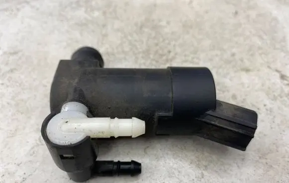 Volvo V70 Windscreen/windshield washer pump