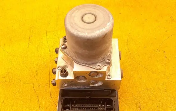 BMW 5 G30 G31 ABS Pump 6889164 6889163