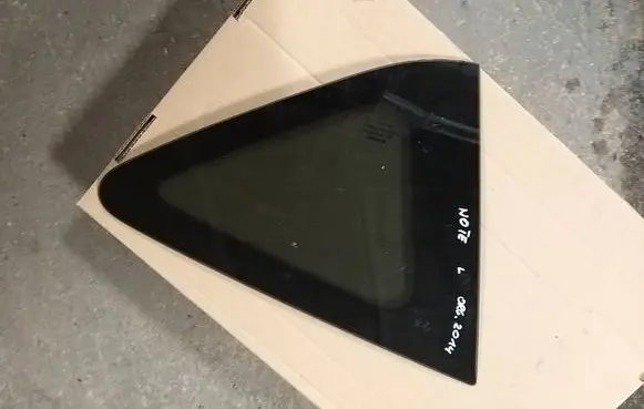 Nissan Note (E12) Rear side window