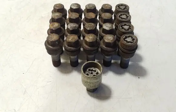 Audi Q3 8U Nuts/bolts 