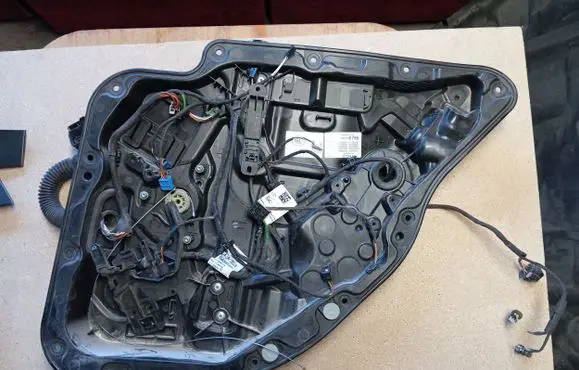 Mercedes-Benz C W205 Front door electric window regulator C17761105