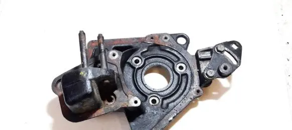 Volvo S40, V40 Engine mounting bracket