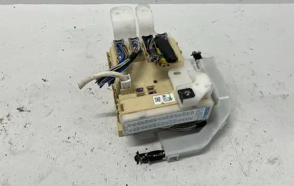 Toyota Auris E180 Central body control module 8922102331