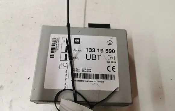 Opel Insignia A Antenna control unit 13319590 495121918 009614