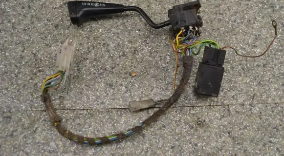 BMW 3 E30 Indicator stalk 1367001 SAEQB82 9115
