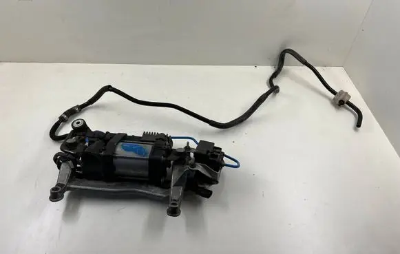 Porsche Macan (95B) Air suspension compressor/pump 15159903111 1515240027