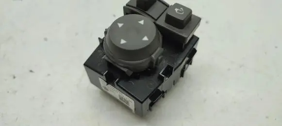 Hyundai Elantra VII Wing mirror switch