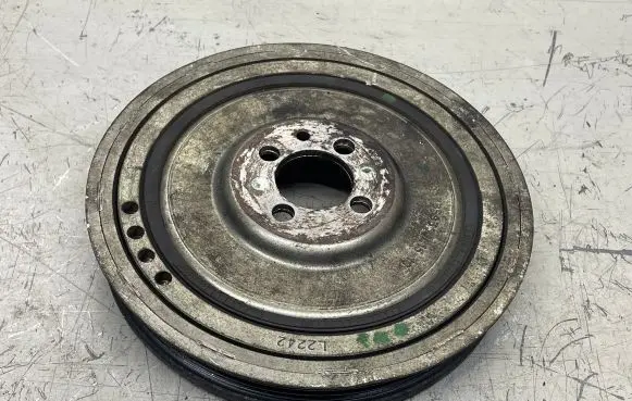 Opel Insignia A Crankshaft pulley 55573593