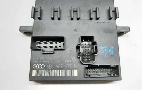 Audi A4 S4 B7 8E 8H Light module LCM 8E0907279N
