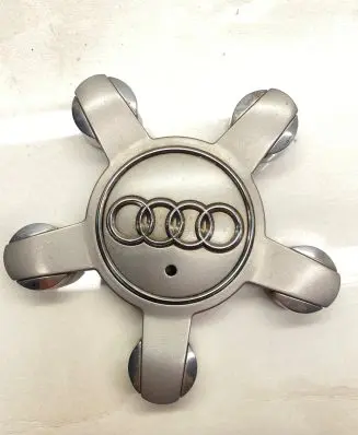 Audi Q3 8U Original wheel cap 8R0601165