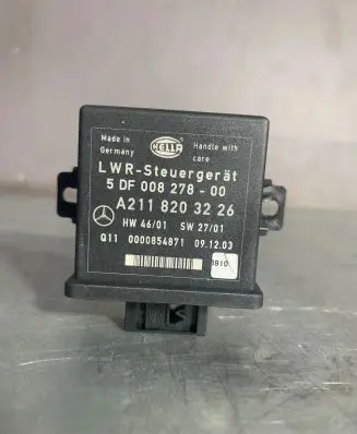 Mercedes-Benz E W211 Light module LCM A2118203226 0000854871 5DF00827800
