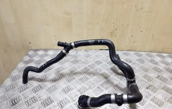 Volvo XC90 Engine coolant pipe/hose 32224776