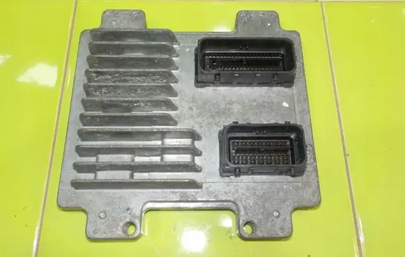 Opel Corsa D Engine control unit/module 55595972 MP551