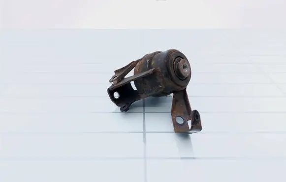 Toyota Avensis T250 Engine mount bracket