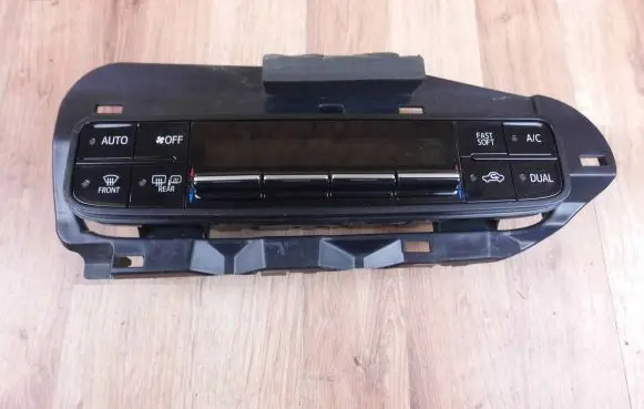 Toyota Corolla E160 E170 Climate control unit 5590002890 5540602350