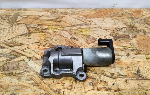 Volvo XC90 Camshaft vanos timing valve 8670421