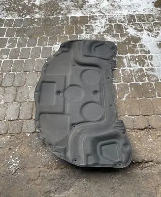 Engine bonnet/hood sound/heat insulation