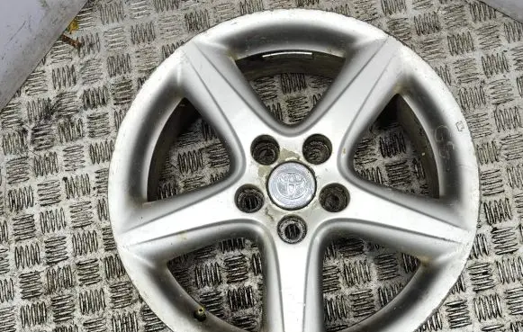 Toyota Avensis T250 R17 alloy rim 