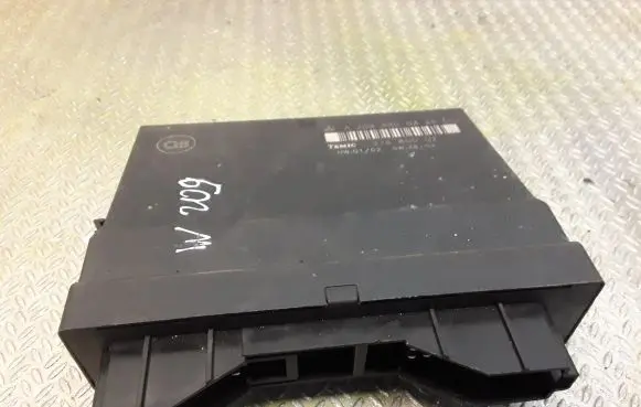 Mercedes-Benz CLK A209 C209 Central body control module 2098200326 A2098200326