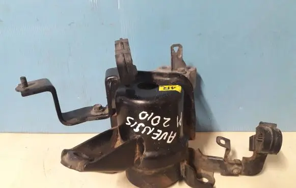 Toyota Avensis T270 Engine mount bracket