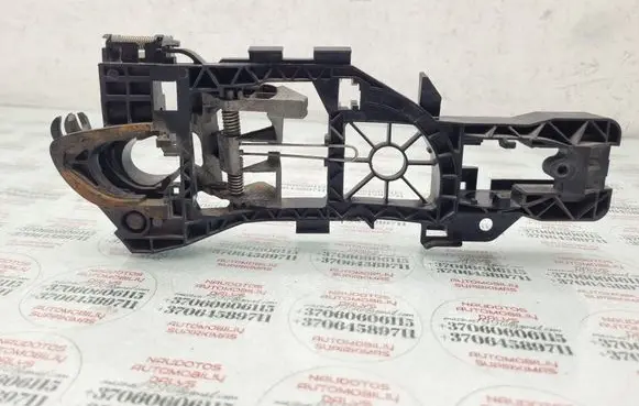 Volkswagen PASSAT B6 Rear door exterior handle/bracket 3C0837886J
