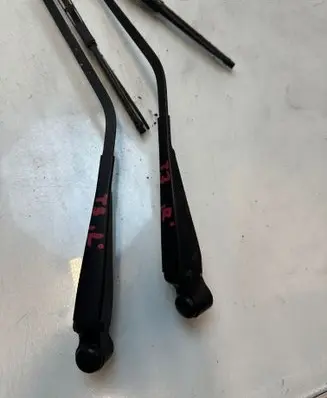 Volkswagen Transporter - Caravelle T3 Front wiper blade arm 33121