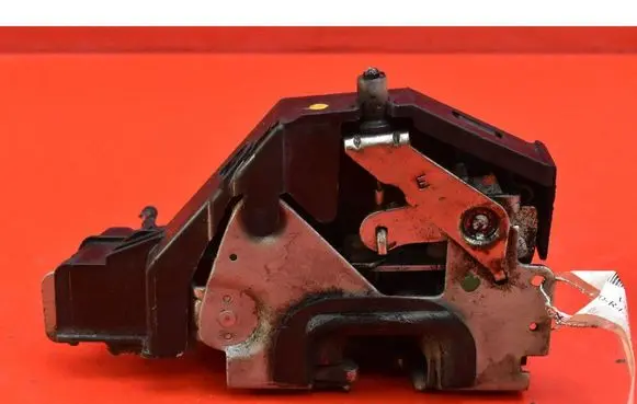 Volkswagen Fox Front door lock 