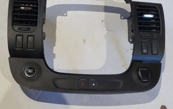 Renault Trafic III (X82) Radio/GPS head unit trim 682607479R