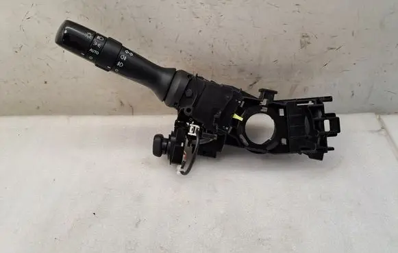 Toyota Avensis T270 Indicator stalk 8414005180