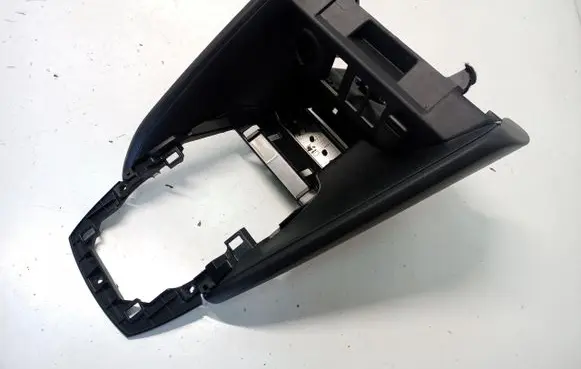 Nissan Leaf II (ZE1) Centre console side trim front 689225SH0A