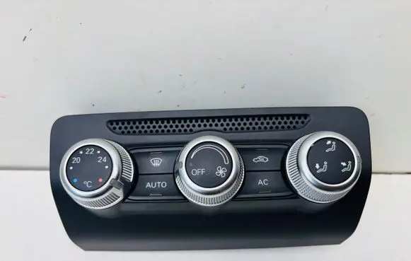 Audi A1 Climate control unit 8X0820043A