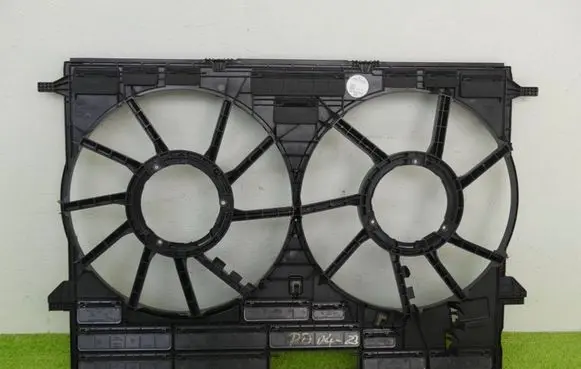 Audi Q7 4M Radiator cooling fan shroud 4m0121003f
