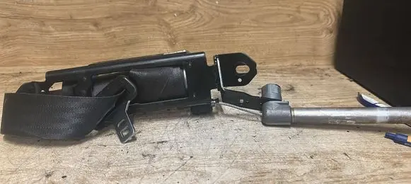 Volvo XC70 Front seatbelt 30662744