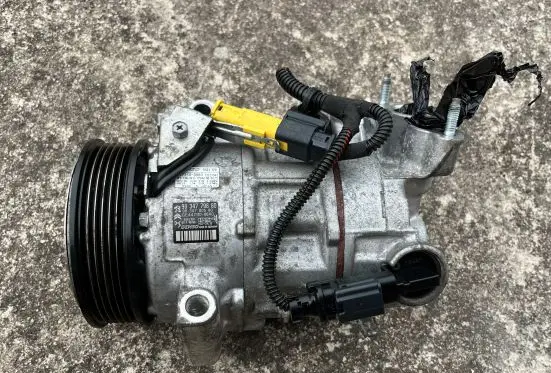 Opel Crossland X Air conditioning (A/C) compressor (pump) 9834779880