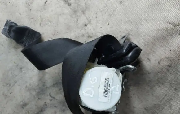 Ford Galaxy Rear seatbelt 33044869