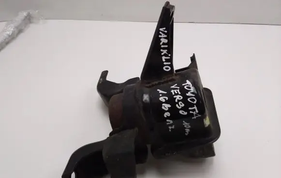 Toyota Verso-S Engine mount bracket