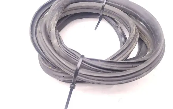 Mercedes-Benz Sprinter W906 Front door rubber seal 