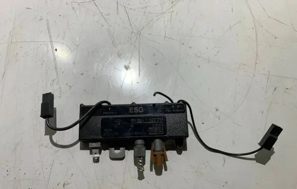 BMW 3 E36 Antenna control unit 1387751