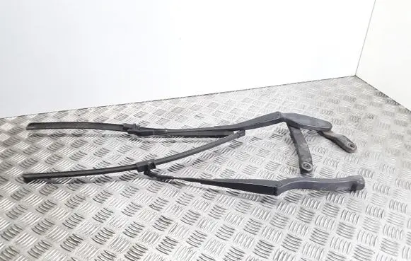Windshield/front glass wiper blade