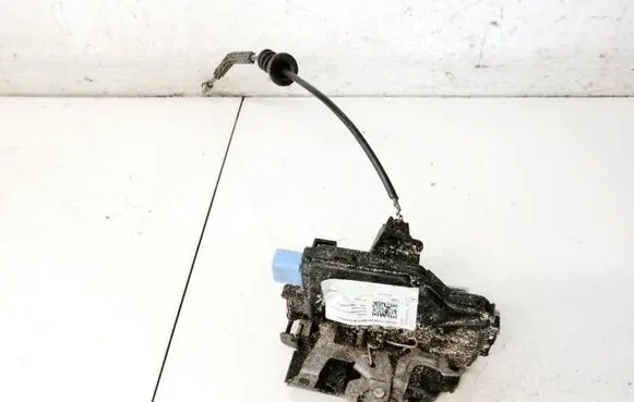 Skoda Octavia Mk2 (1Z) Front door lock
