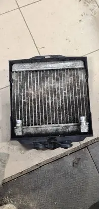 BMW 7 F01 F02 F03 F04 Engine oil radiator 7572542 P8413001