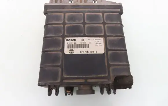 Volkswagen PASSAT B4 Engine control unit/module 0281001172 028906021B